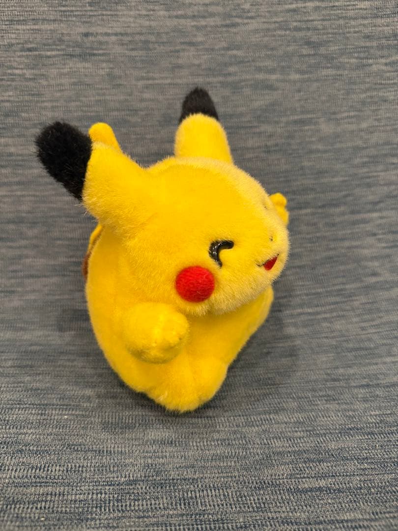 初期 ピカチュウ ぬいぐるみ　にっこり　TOMY トミー　バンザイ
