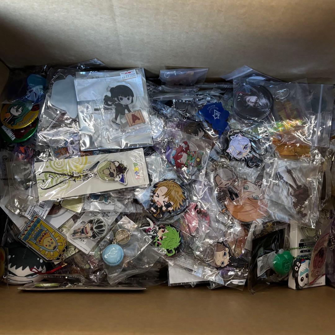 アニメ雑貨 紙物なし バッジ キーホルダー アクスタ など 1000点セット