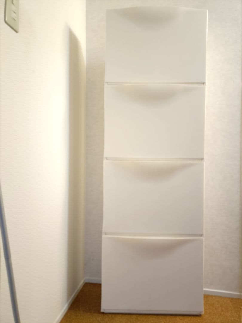 IKEA　TRONES