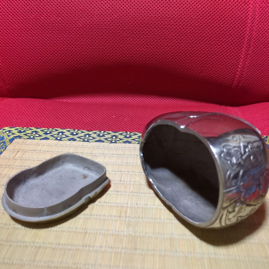 金属製 花柄彫刻兎型伏せ香炉、 置物、蓮田修吾郎刻