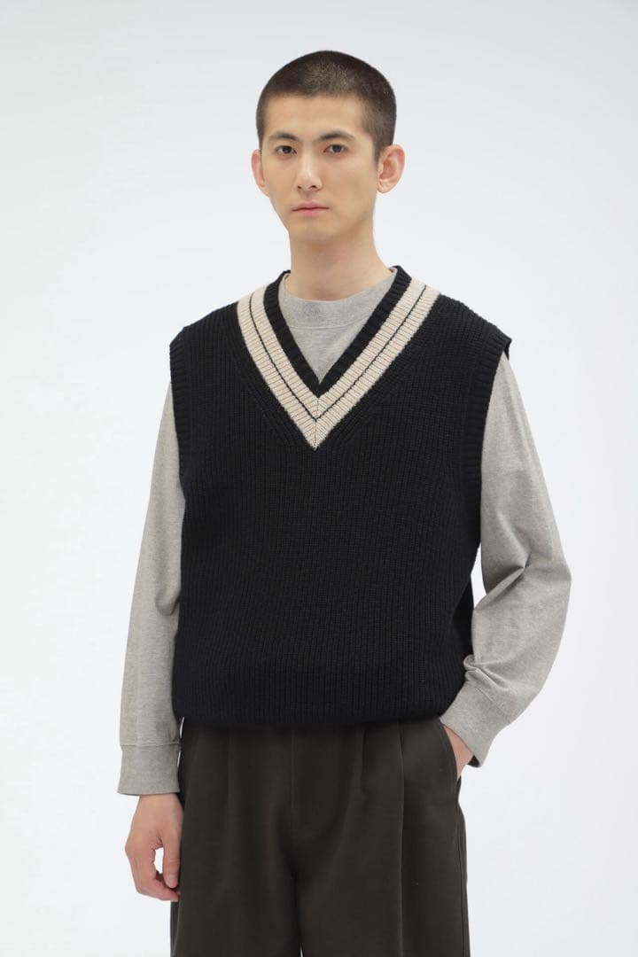 2024AW【MHL.】ウールニットVネックニットベスト　黒　L