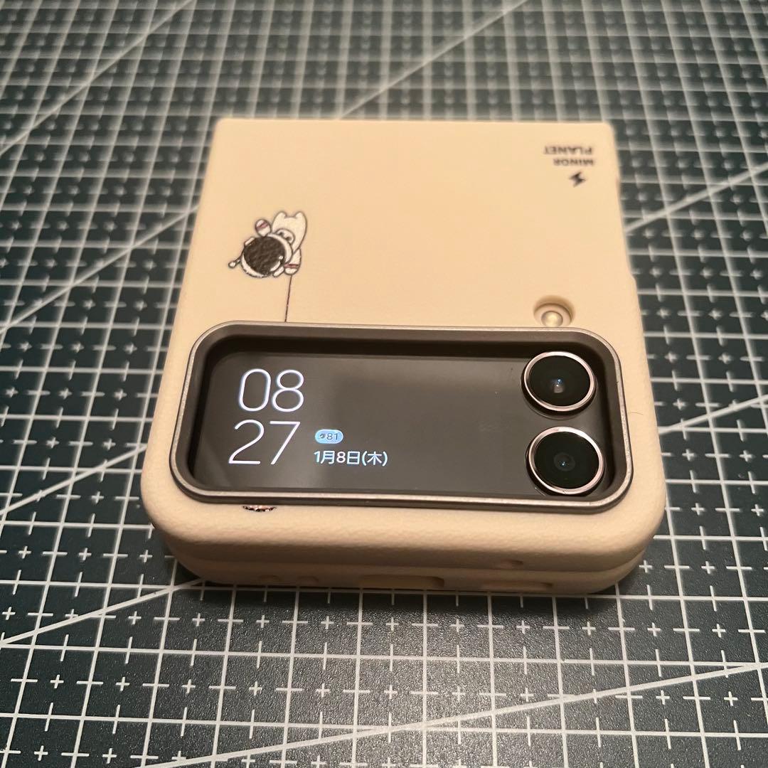 かなり綺麗　GALAXY z flip 4 本体　ドコモ　国内版