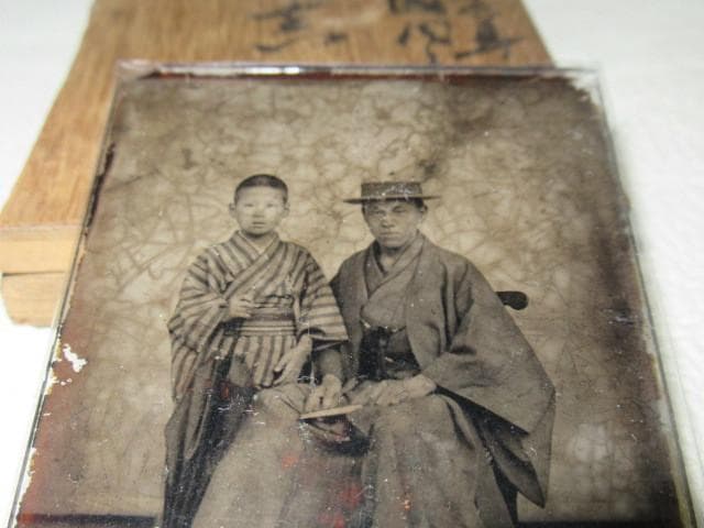 美品共箱付 明治16年◆ガラス板湿板写真『伊藤さんと中川さん』名古屋公園内写真館
