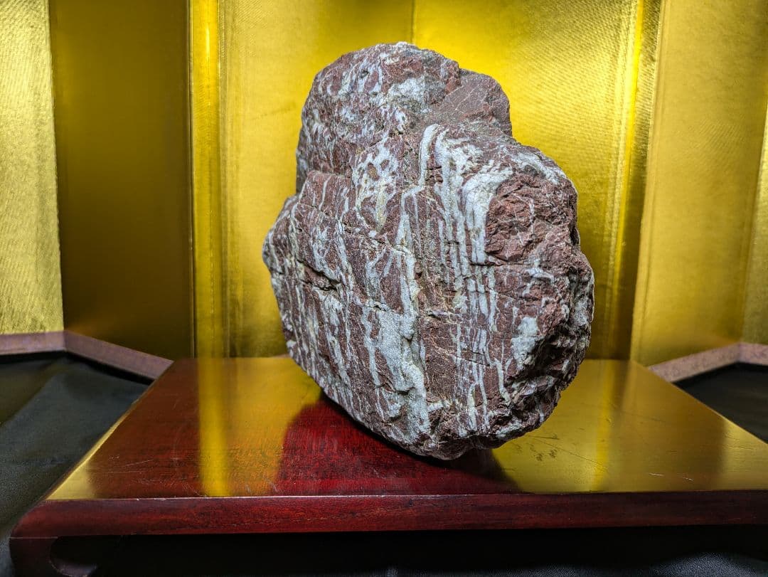 赤石 原石 3.4kg 大サイズ 自立 未加工 石英流れ 水石 希少 レア品