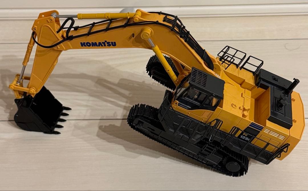 京商　KOMATSU PC1250-8 ラジコン