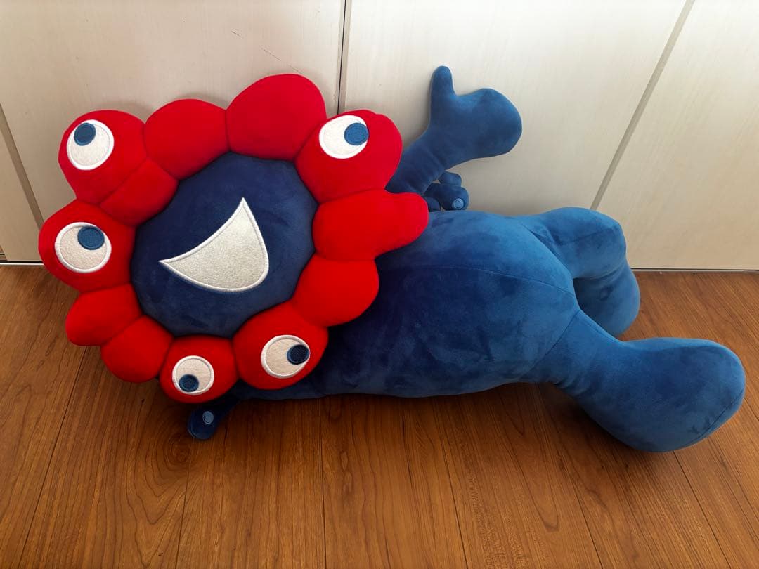 ミャクミャクくじ　1等　寝そべり　ミャクミャクぬいぐるみ