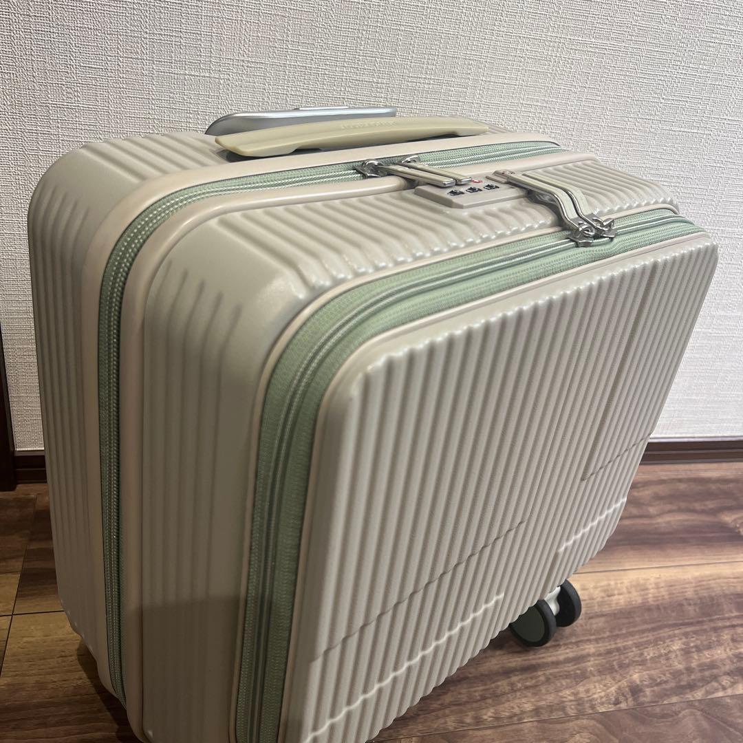 イノベーター スーツケース 33L