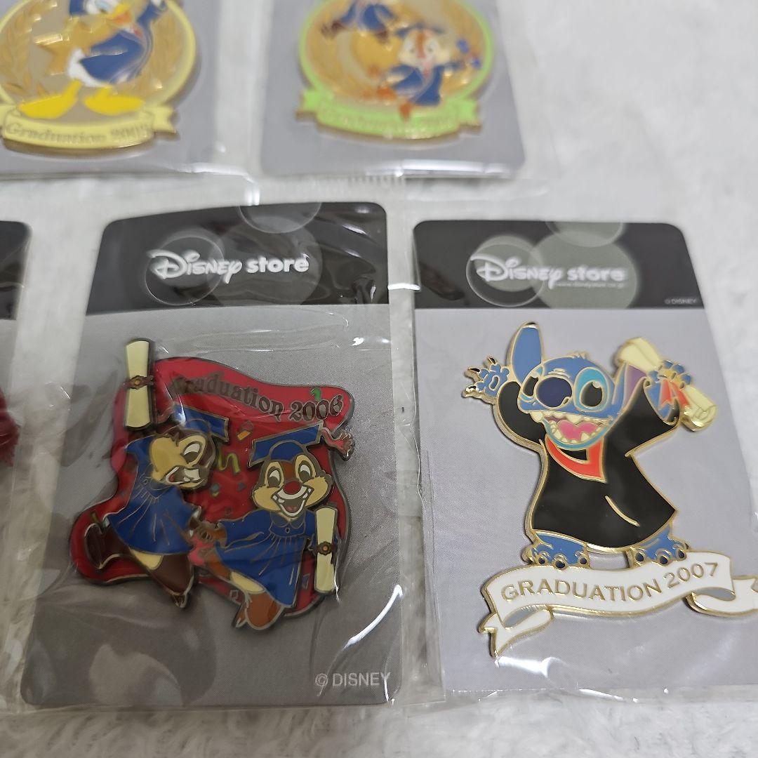 DisneyStore キャラクター 卒業記念 限定ピンバッジ