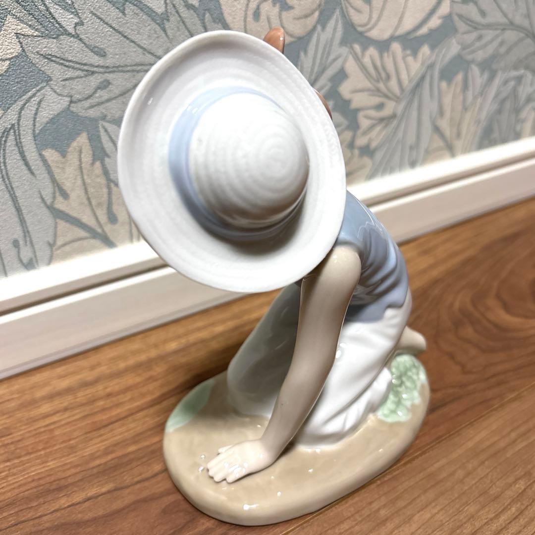 【美品】NADAL 陶器人形 リスに囁く少女