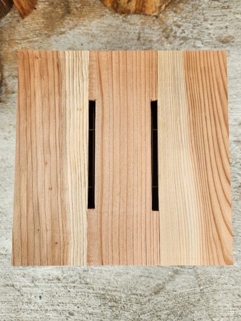 熟練大工作製、柾目板使用で重箱の節抜けの心配なし、日本蜜蜂5段重箱式巣箱