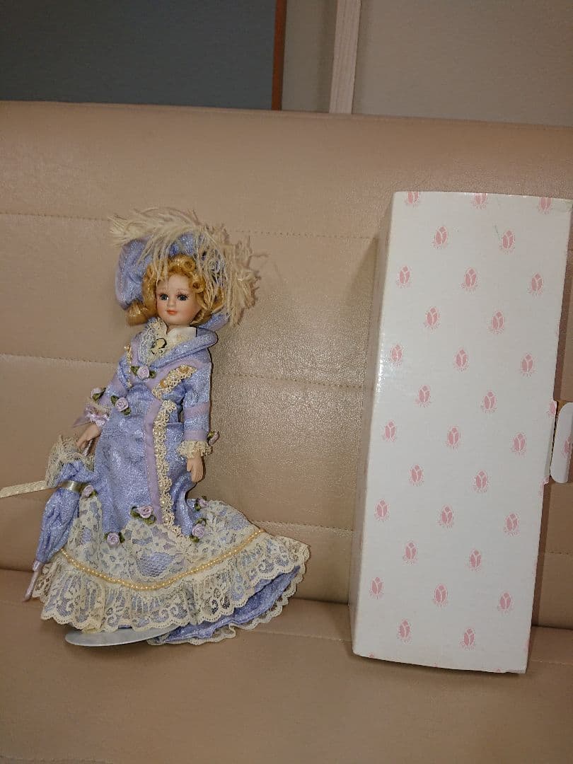 (海外輸入) ラベンダー色のドレス 貴婦人ドール 約30cm