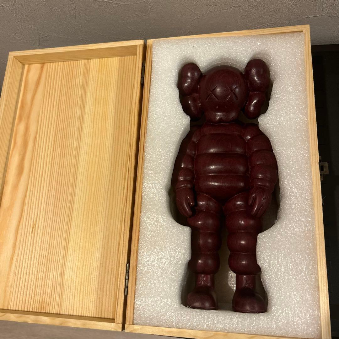 カウズフィギュア
