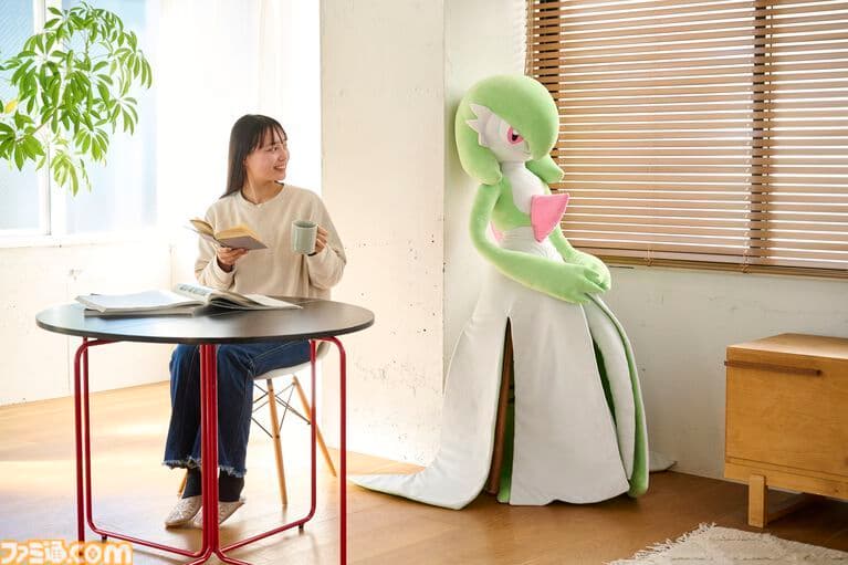 未開封　等身大　サーナイト　ぬいぐるみ　ポケモンセンター　箱は開封済み