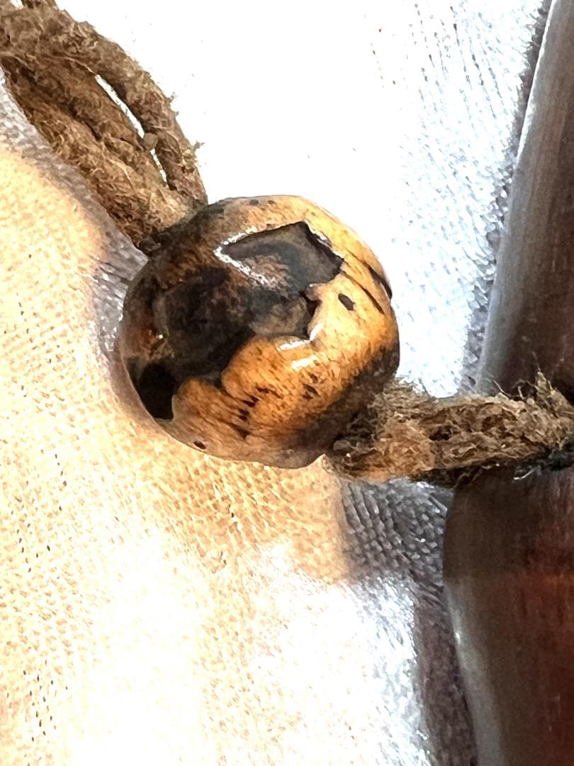 煙草入れ　木製　煙管入れと煙草入れと緒締め付き　煙管入れは竹製　緒締めは骨