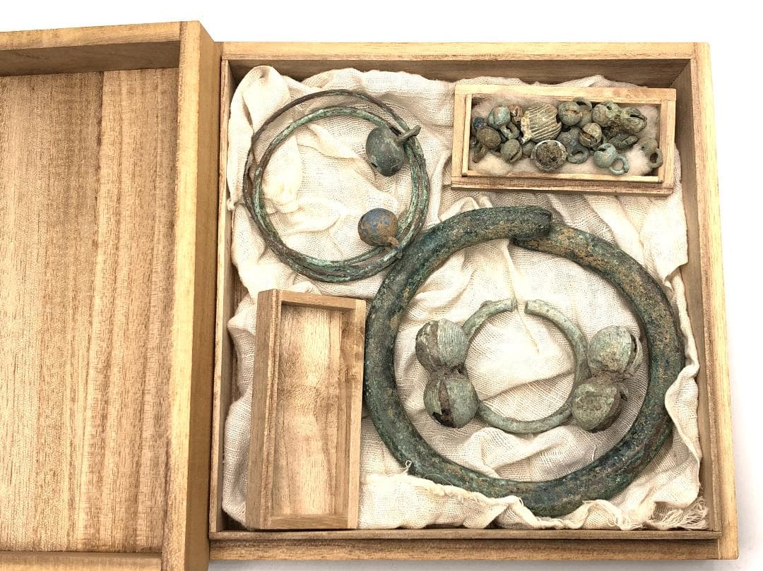 【 クメール青銅環/鈴 】　１２世紀　出土品　多数　蔵出　桐箱入り