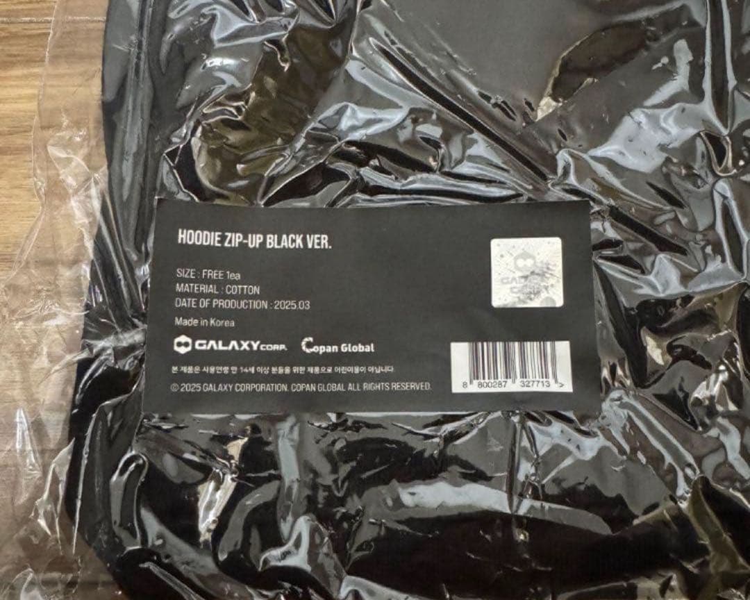 新品 ブラック フーディー Ubermensch