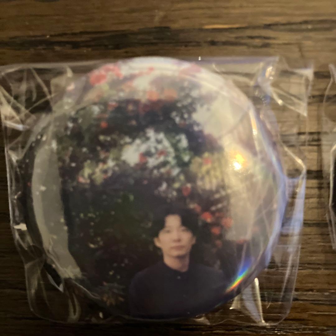星野源　写真付き缶バッジ 8個セット