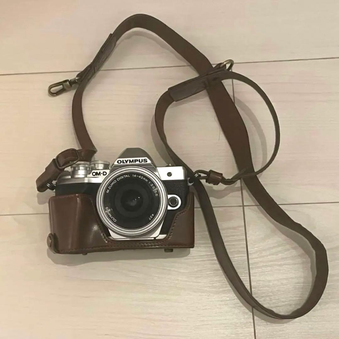 【箱付き】オリンパスOM-D E-M10 MarkⅢ ダブルレンズキット