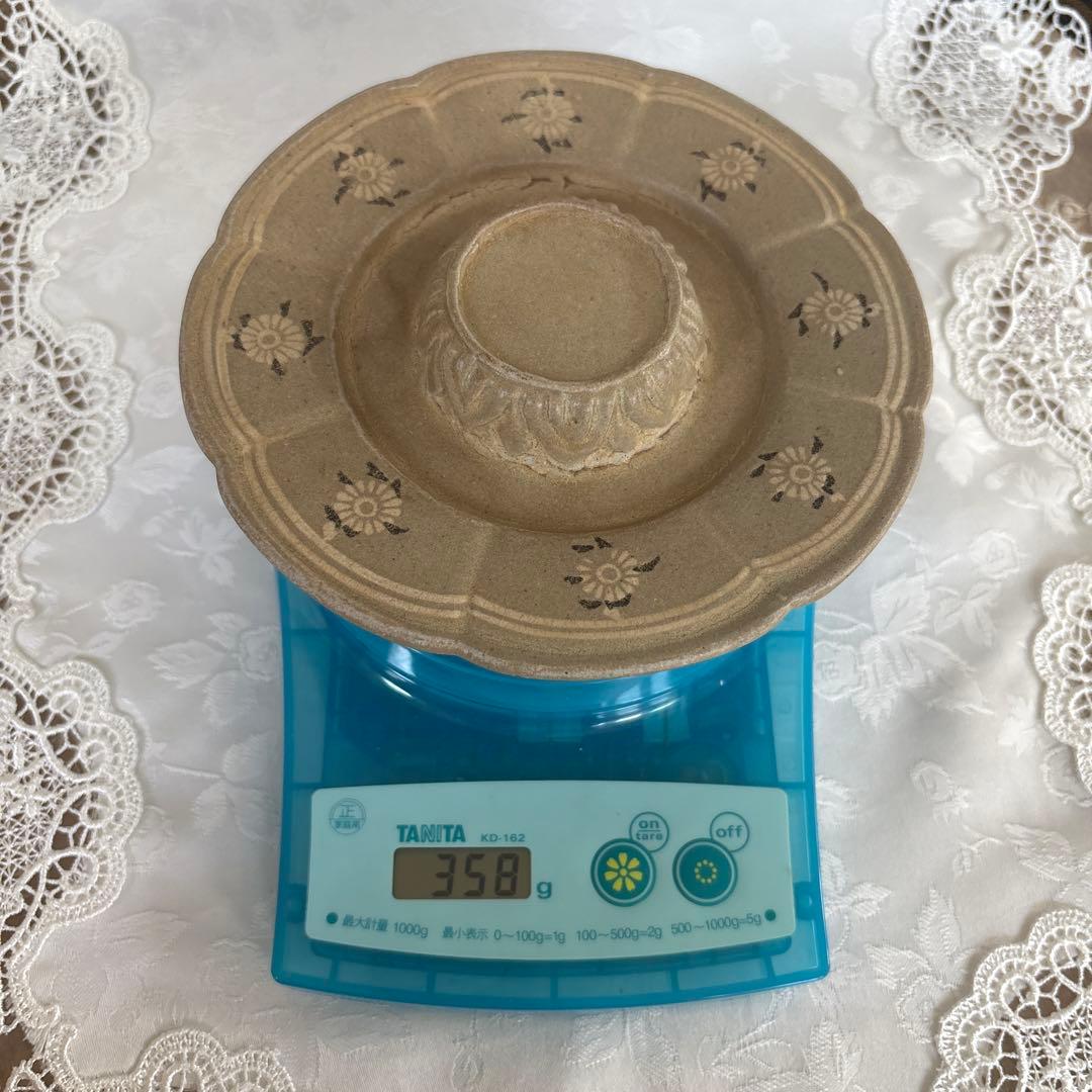 高麗 青磁象嵌陽刻菊花文輪花形　高麗青磁盃台　盞托　骨董品