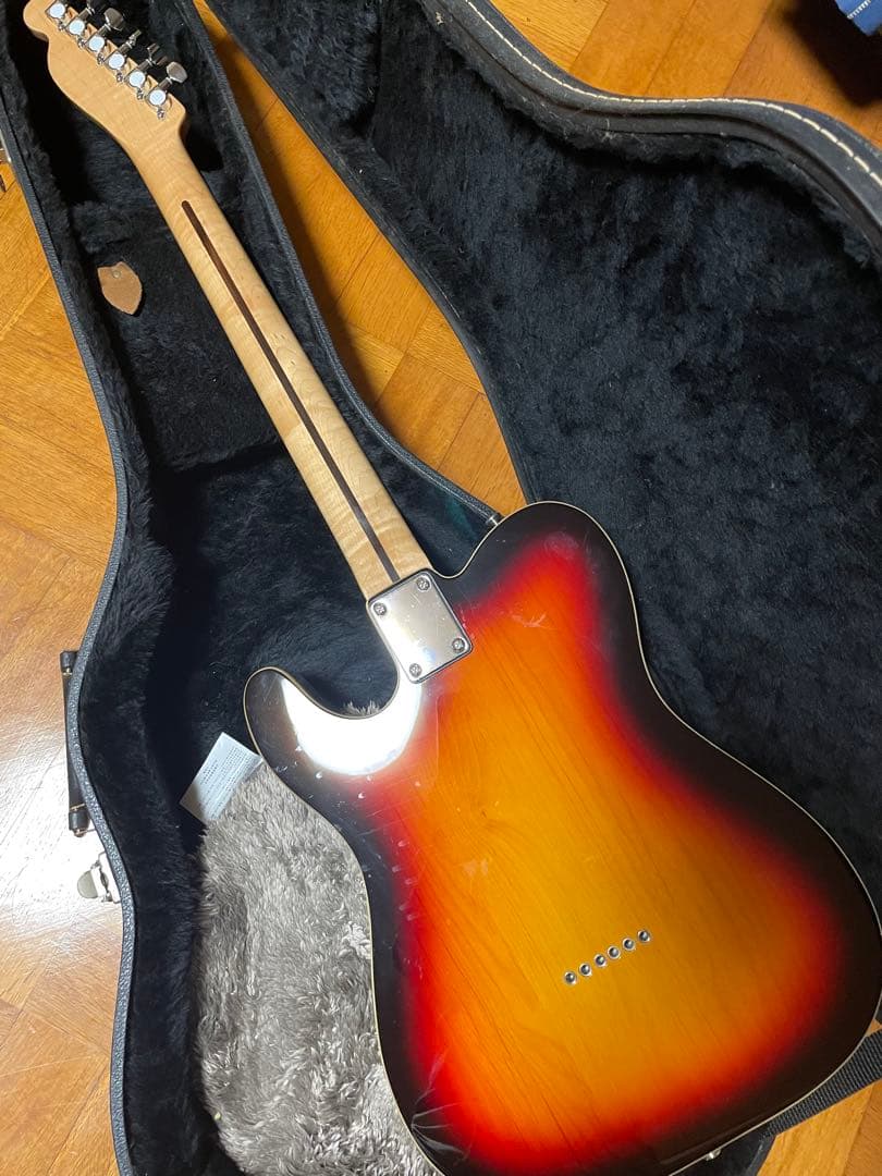 テレキャスターカスタムモデル、Bigsby B5トレモロアーム付き。