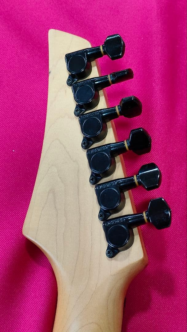 FERNANDES エレキギター グリーン綺麗なグリーン系の色です