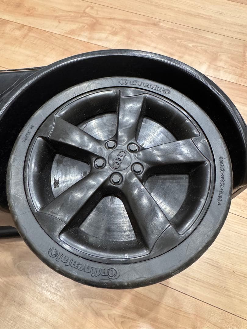 Audi TT 乗用玩具 スポーツカー　ジュニアクアトロ　おもちゃの乗り物