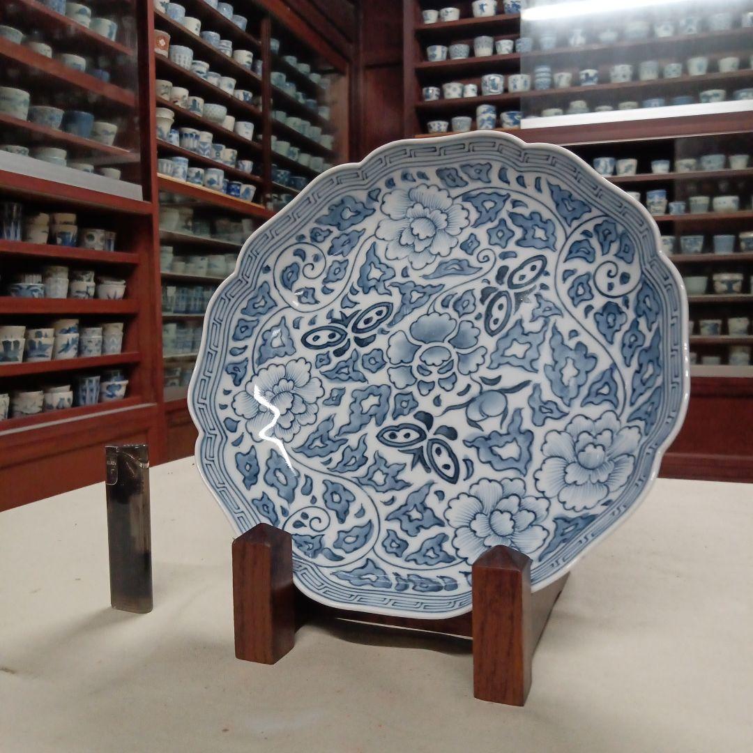 青白磁 八角形 花柄 陶磁器　図変わり八寸皿　　やや甘て大化年製　完品
