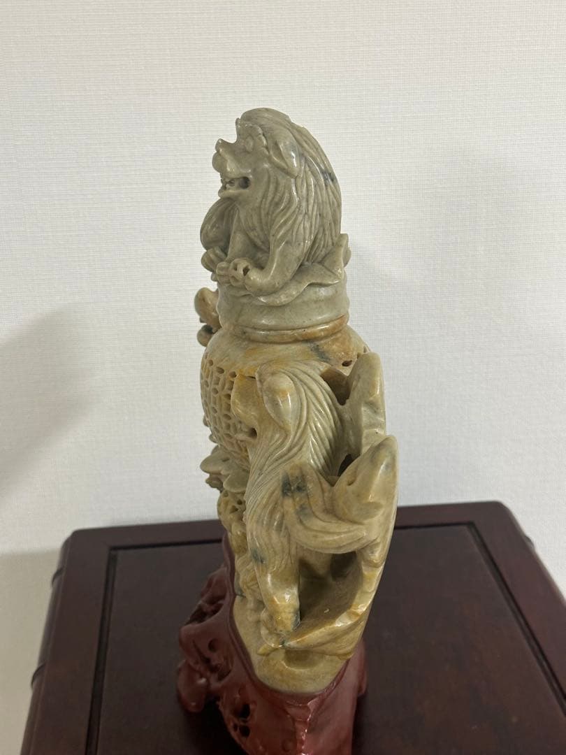 126 獅子彫刻天然石香炉　約30cm