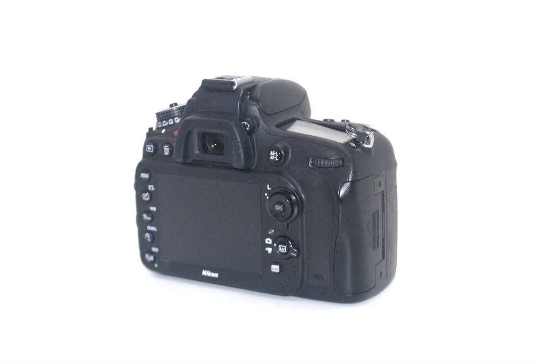 小型で扱いやすい人気フルサイズ機♪Nikon D610 ボディ♪