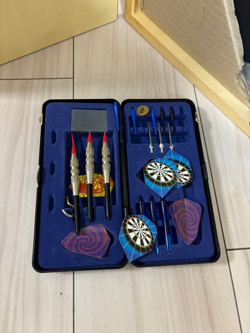 ‼️年末セール‼️オランダ製　希少ダーツボード　KINGS HEAD 木製ボックス