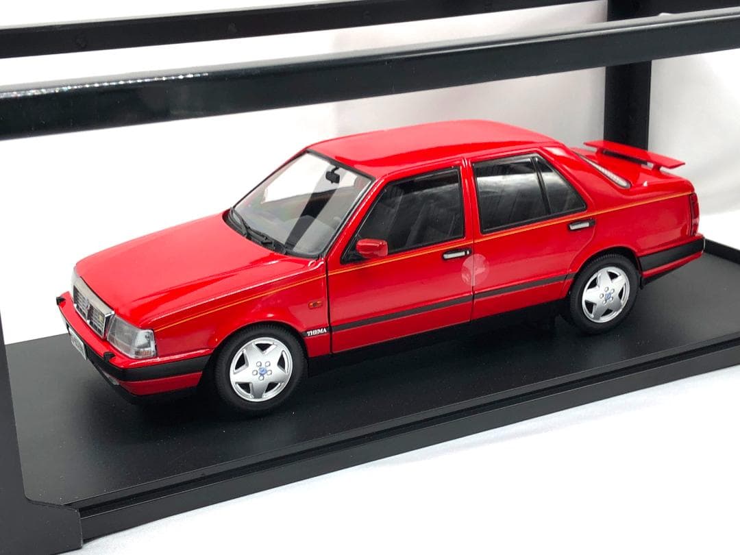 1/18 ランチア テーマ 8.32 フェラーリ 1988 リアウィング レッド
