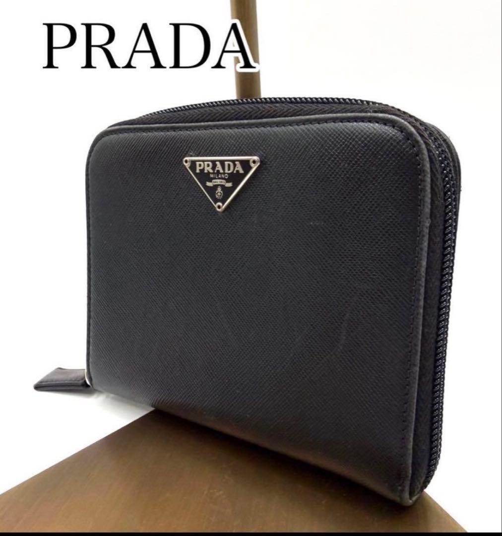 PRADA ブラック レザー 二つ折り財布　三角ロゴプレート