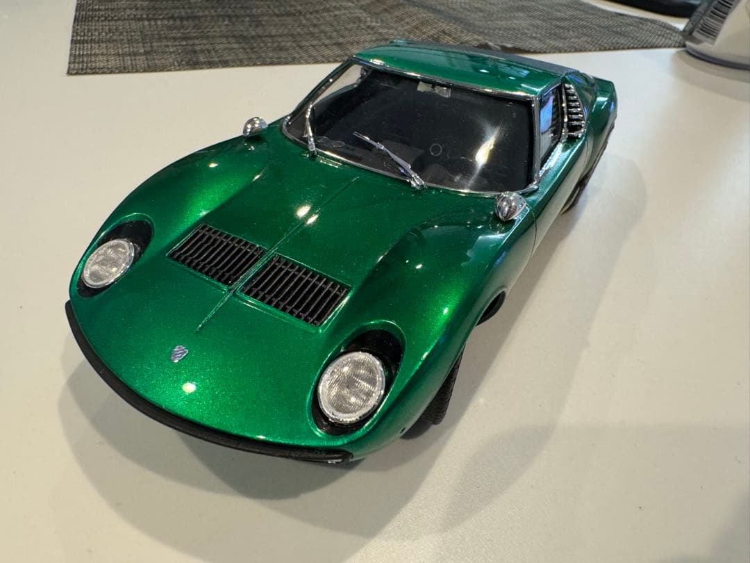 ランボルギーニミウラ　プラモデル完成品　1/24