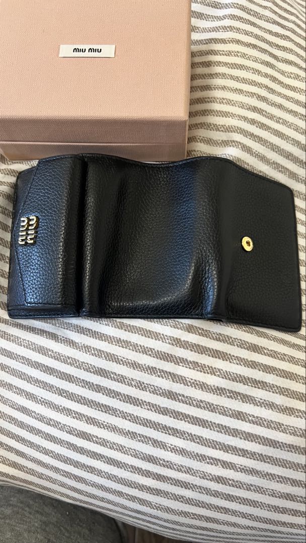 miu miu ヴィッテロダイノレザー 財布