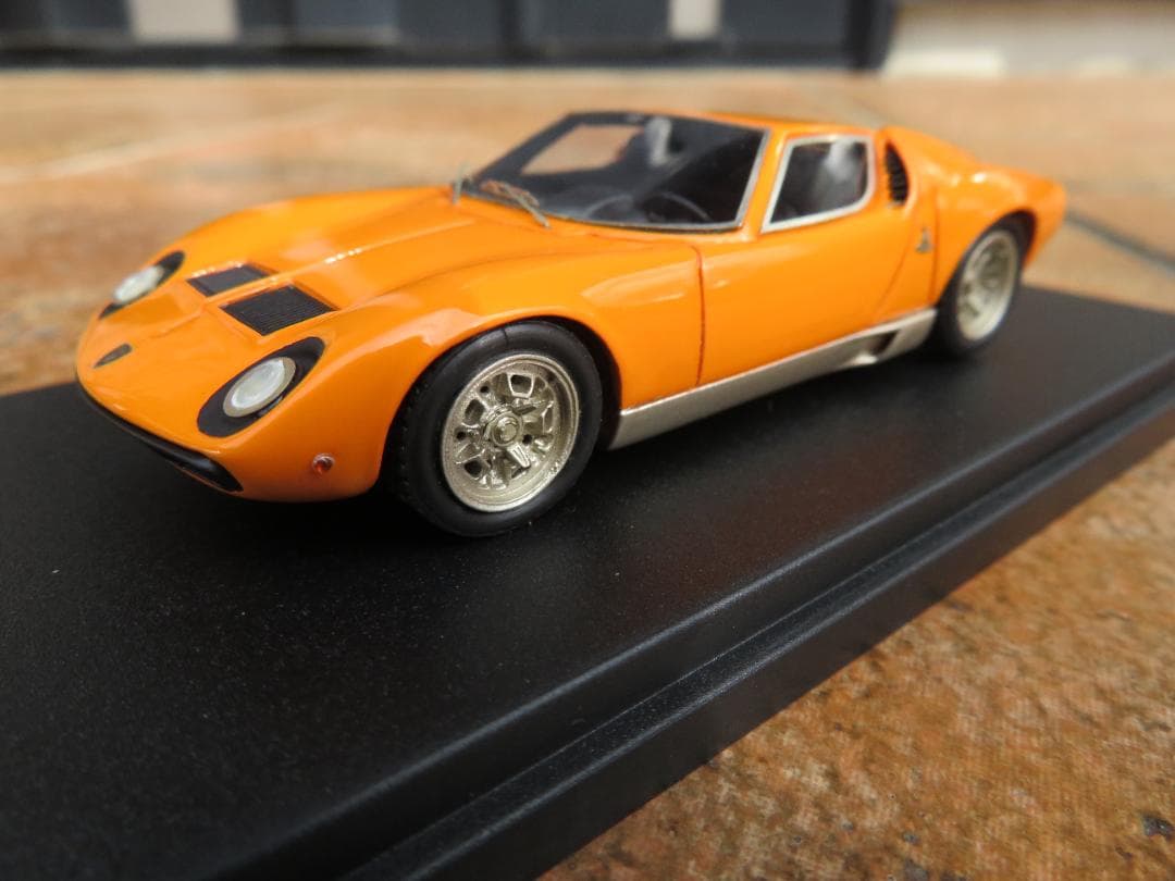 MR社製　1/43　ランボルギーニミウラSV