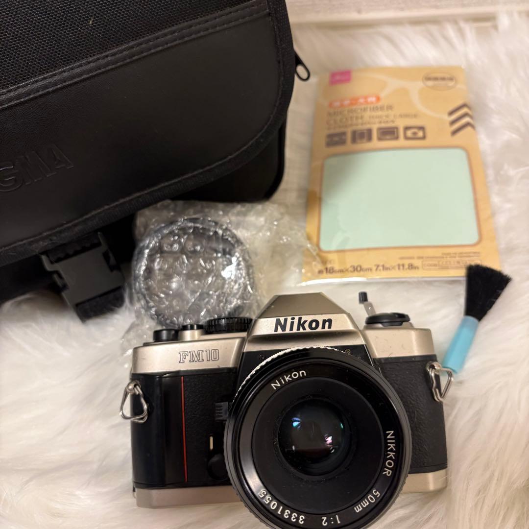 Nikon FM10 一眼レフカメラ Nikkor 50mmレンズ・鞄付き
