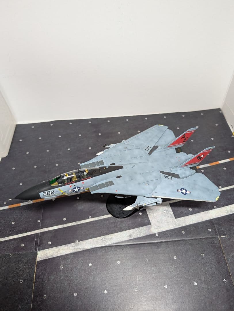 ハセガワＦ−１４Ａ 完成品VF-31トムキャッターズ飛行状態1/72完成品