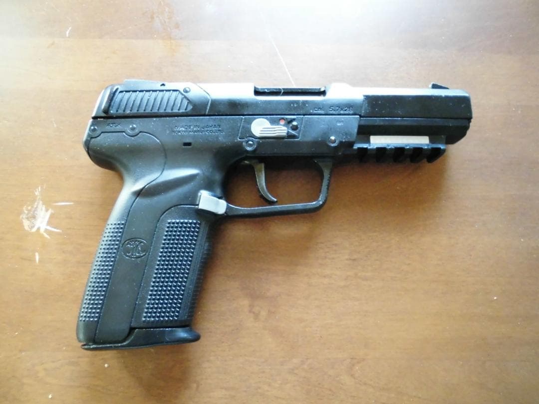 東京マルイ　FN5-7 ファイブセブン　ガスブロプラスチック製