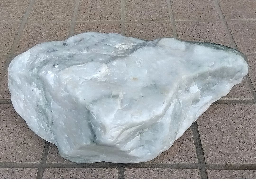 ★翡翠原石★糸魚川硬玉【小滝・転石川ズレ・ウブ7.9kg】