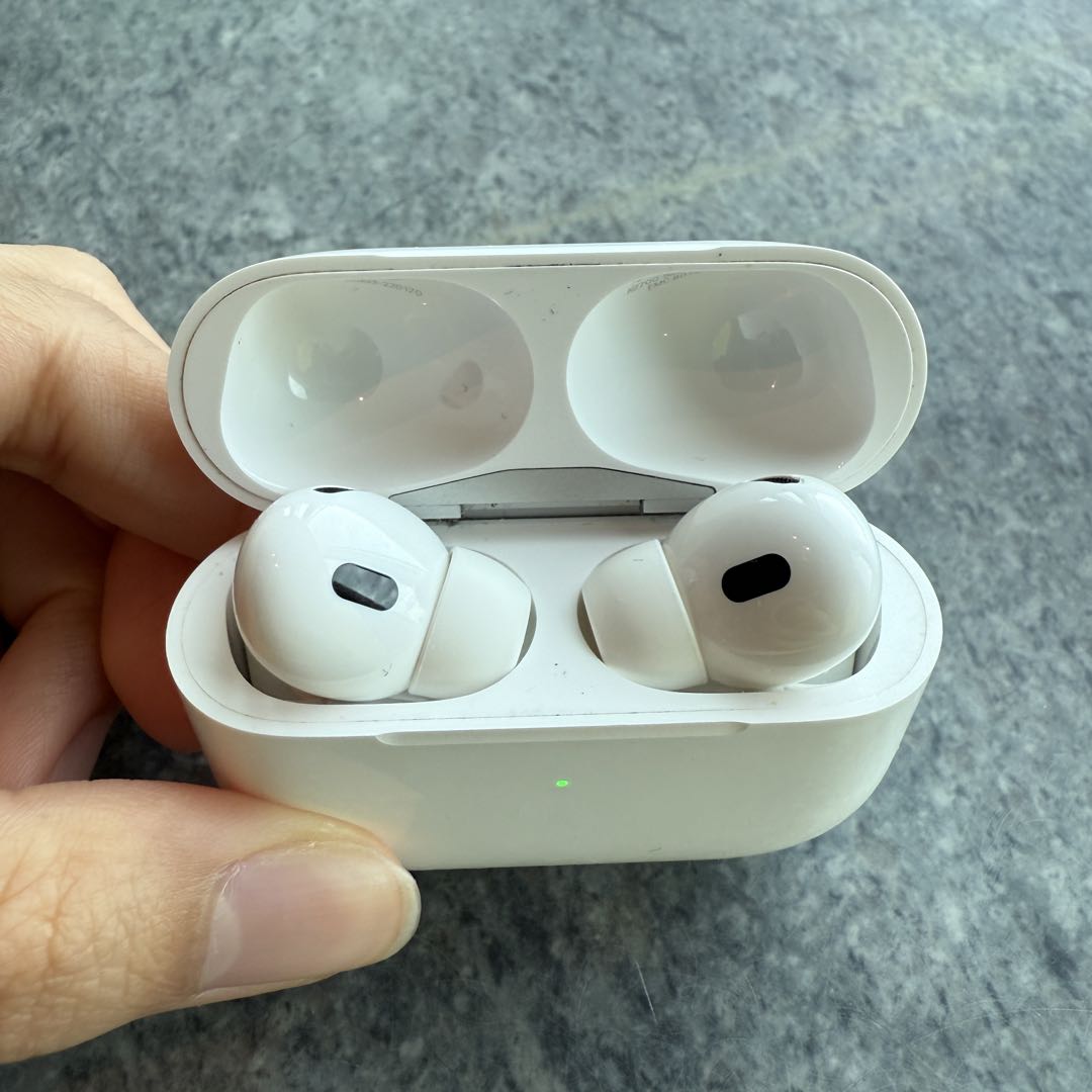 正規品！ AirPods Pro 第2世代 Lightning充電ケース付き
