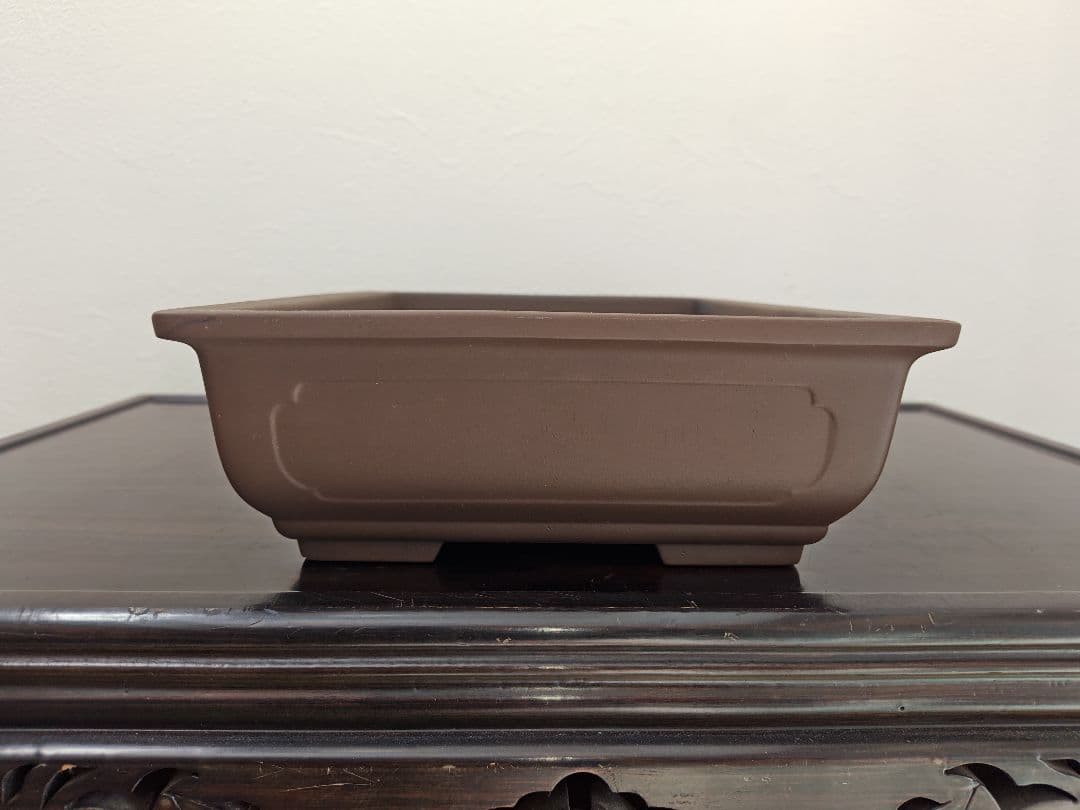 ブラウンの陶器製長方角形盆栽鉢 約32cm×23.5cm×8.7cm　落款　宝泉