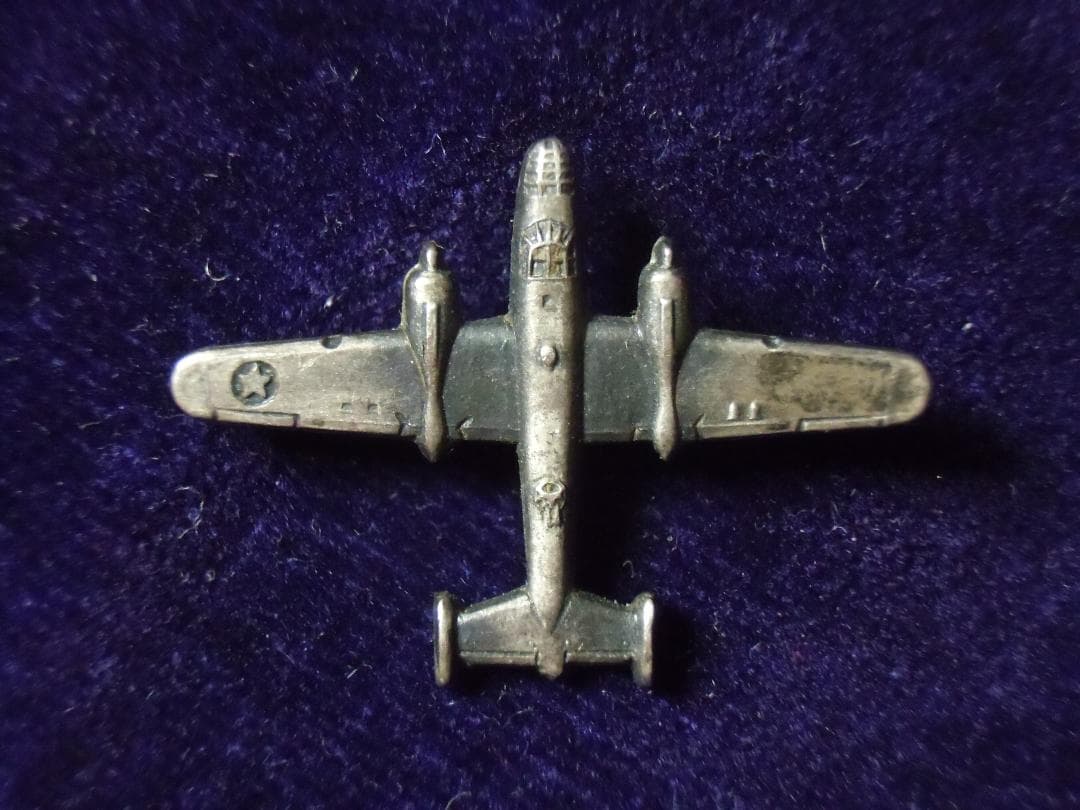 ★１９４０年代＊アメリカ軍＊９２５銀製＊Ｂ２５ミッチェル爆撃機＊ピン（実物）
