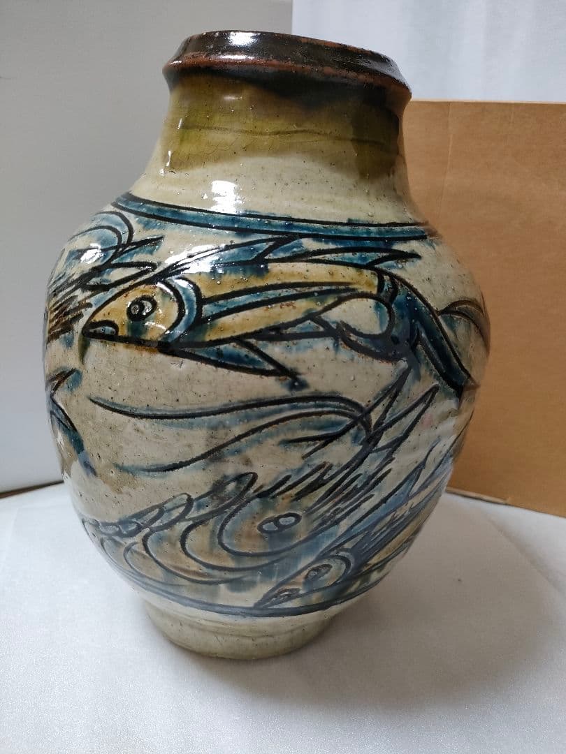 やちむん金城次郎　壺　 魚紋（5）＋海老魚紋（3）計８　希少品　高さ 28cm