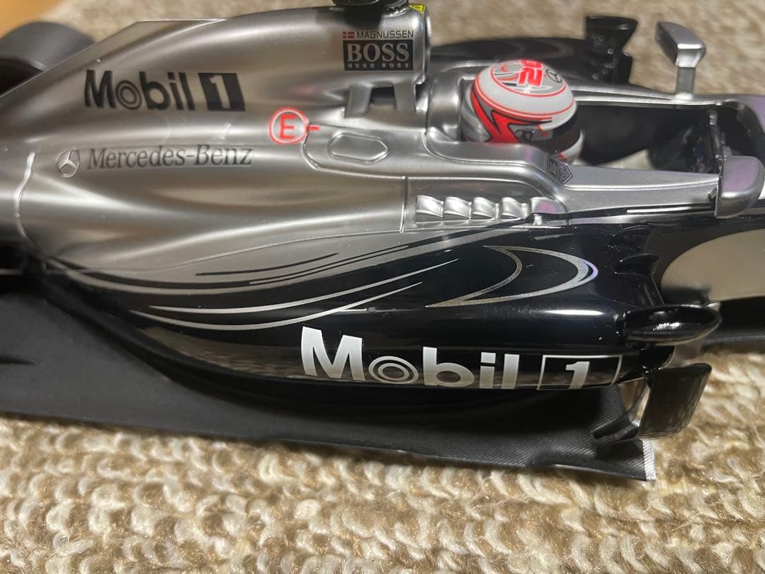 F1 マクラーレンＭＰ4-29 1/18 マグヌッセン