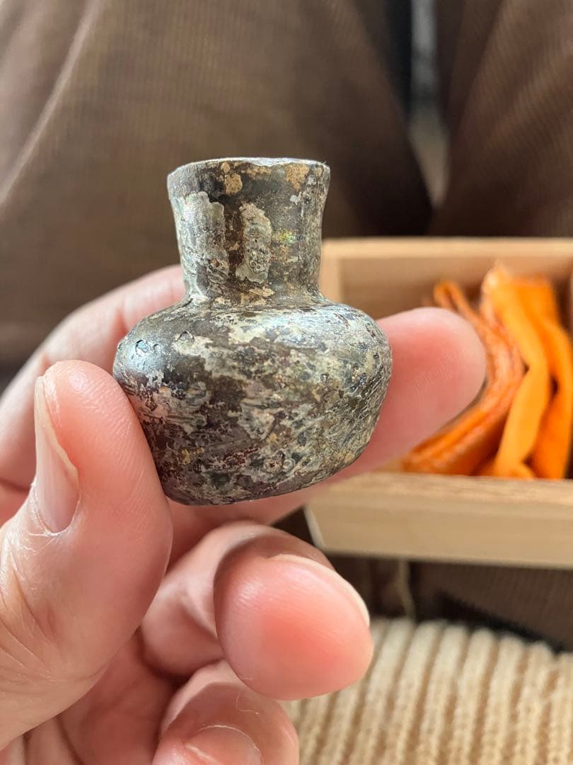 古代ローマン・グラス「銀化小壷」　サイズ高さ3.8cm