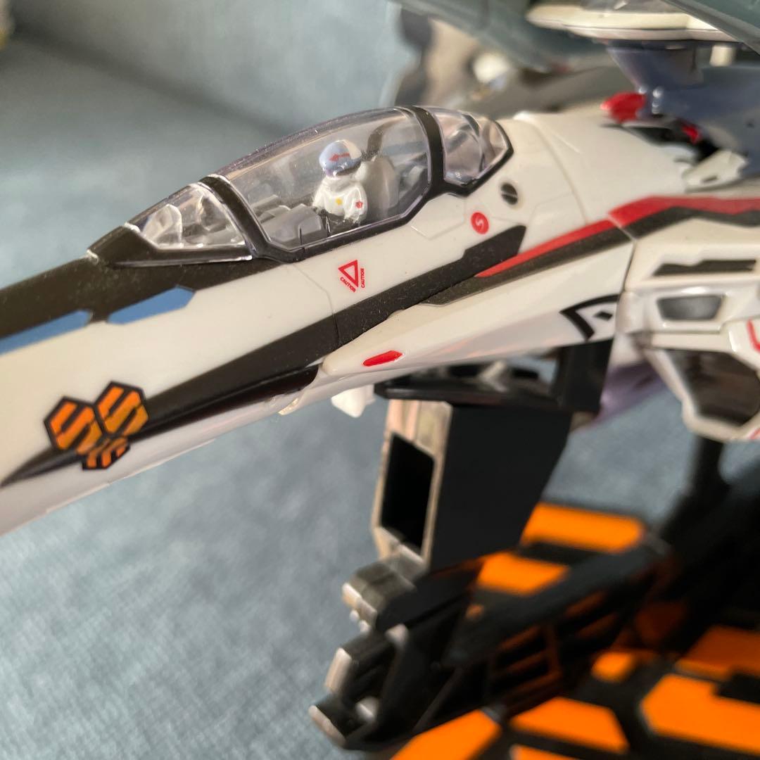 美品1/72VF-25Fトルネードメサイアバルキリーアルト機/早乙女アルト