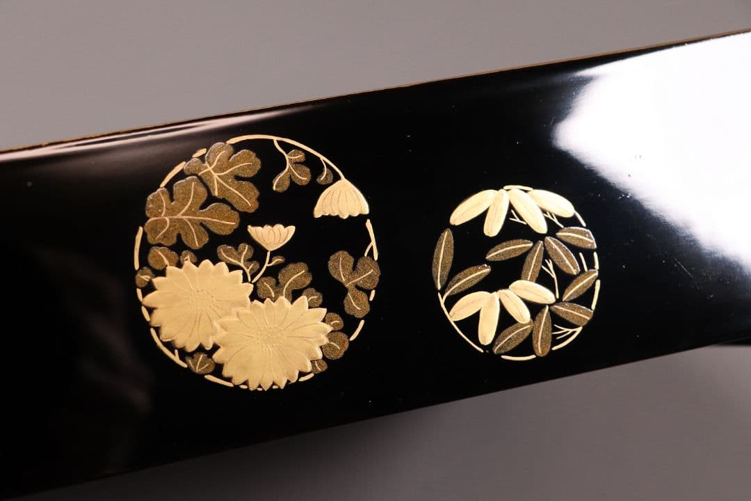 漆芸 木製漆器 丸に草花図 金蒔絵 二段重 重台 黒塗 朱塗 重箱【MA171】