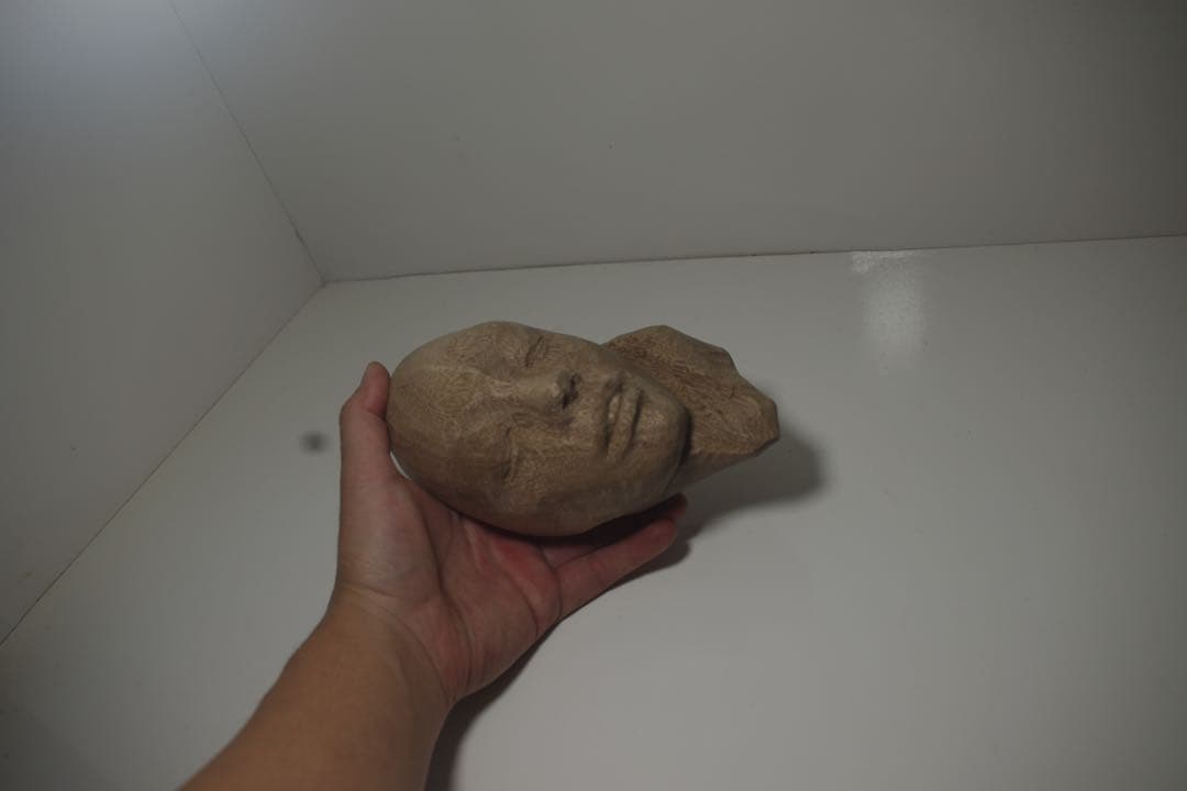 顔　人物