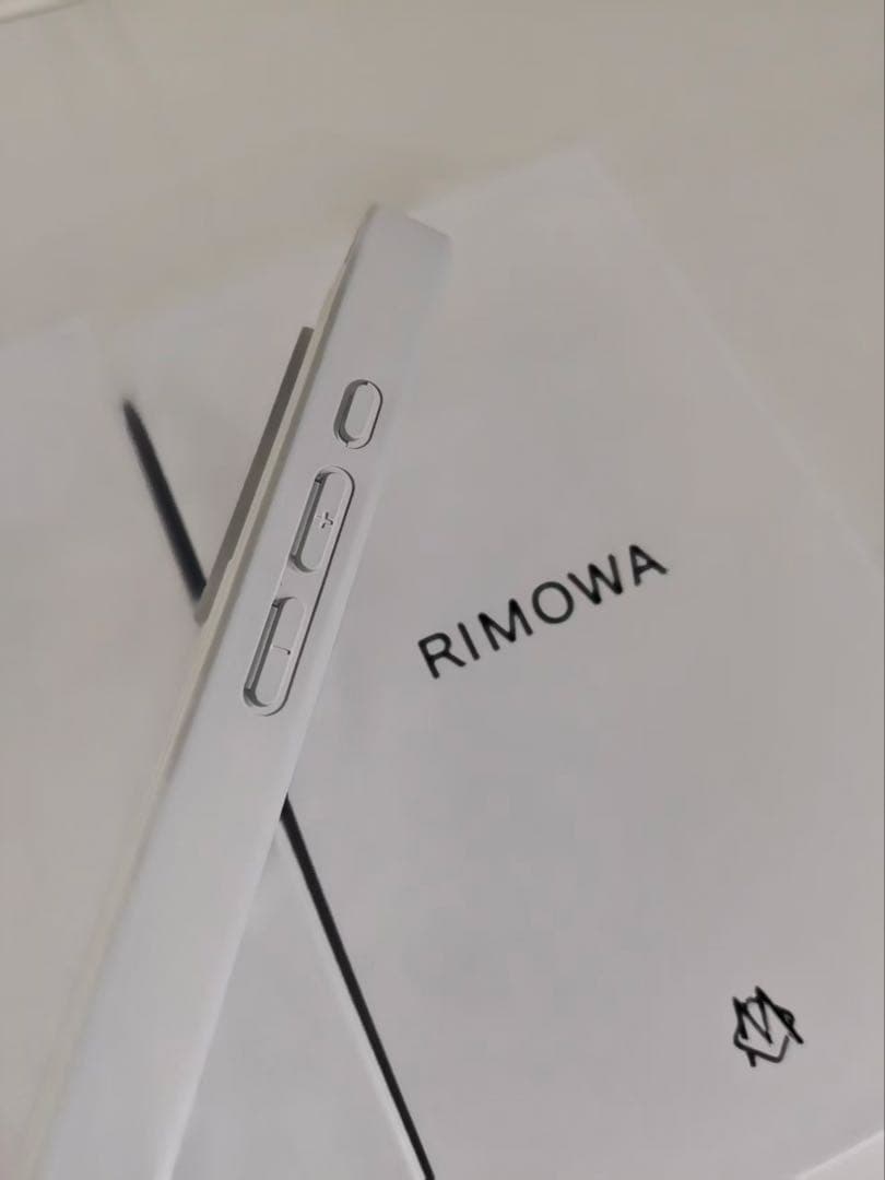RIMOWA ストライプデザイン iPhone14proケース