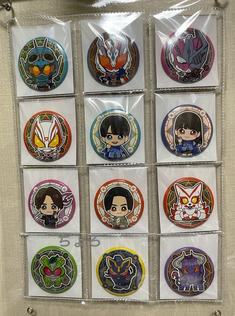 劇場版 仮面ライダー ガッチャード＆ギーツ 最強ケミー★ガッチャ大作戦 缶バッジ